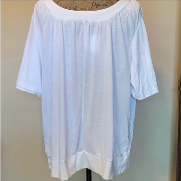 Pretty plus top-New without tag! - Picture 3 of 4